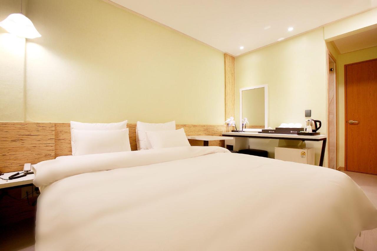 Eton Hotel Chuncheon Exteriör bild